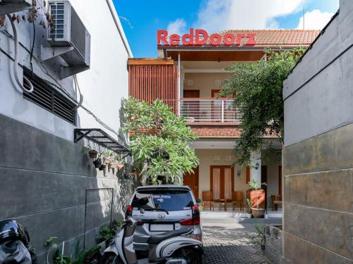 RedDoorz near Mertasari Beach 2, Bali