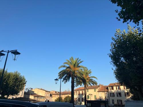3 pax terace vue chateau wifi - Location saisonnière - Cogolin