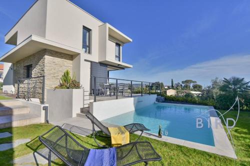 Contemporary Villa Pool and Sea View - image 4