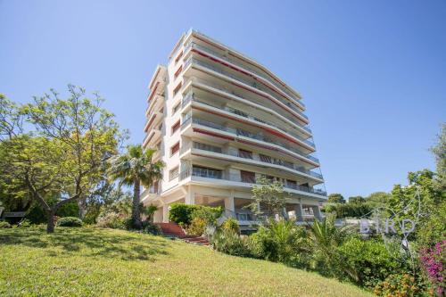 Attrezzature e servizi, Smart flat in Antibes sea view AC parking and pool in La Pagane