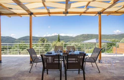 Facilities, Superb neo-Provencal villa with swimming pool air conditioning and view in Bagnols-en-Foret