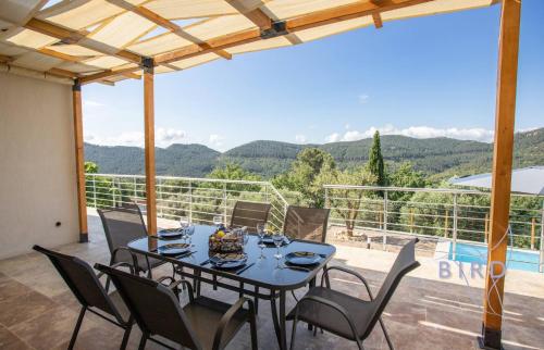 Facilities, Superb neo-Provencal villa with swimming pool air conditioning and view in Bagnols-en-Foret