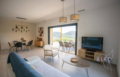 Shared lounge/TV area, Superb neo-Provencal villa with swimming pool air conditioning and view in Bagnols-en-Foret