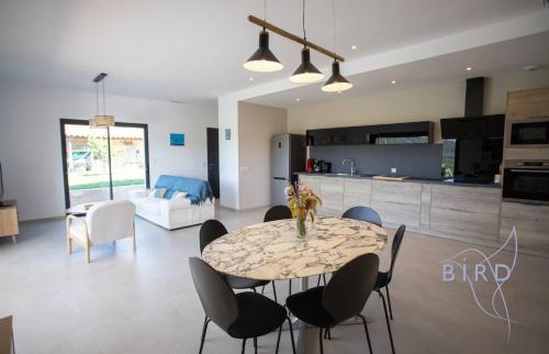 Facilities, Superb neo-Provencal villa with swimming pool air conditioning and view in Bagnols-en-Foret