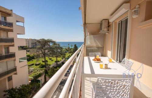 Cozy renovated apartment with sea view