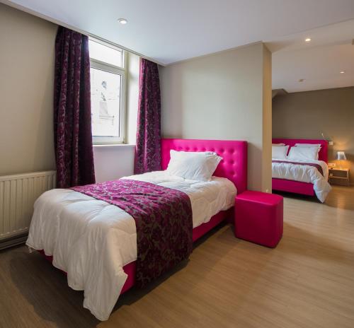 1 queen bed, 1 twin bed