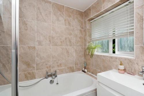 Duša, Spacious 4-Bedroom Family Home Sleeps 8 in Bordona