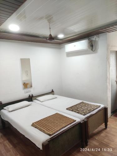 Hotel heena in Beed