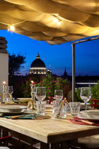 Delmirani's Book Apartments - Vatican View 5
