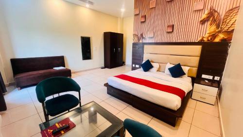 Crystal Park Hotel And Restaurant