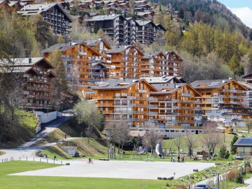Apartment Domaine des Reines B1 by Interhome