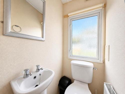 Lovely 8 Berth Caravan At Southview Skegness With Lake Views Ref 33066Cl - image 3