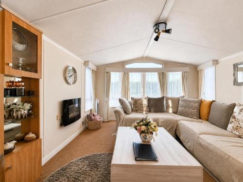 Lovely 4 Berth Caravan At Southview Holiday Park Ref 33001L - image 4