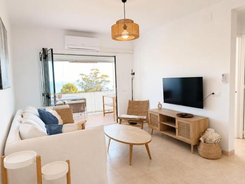 Bright Apartment with Stunning Sea Views