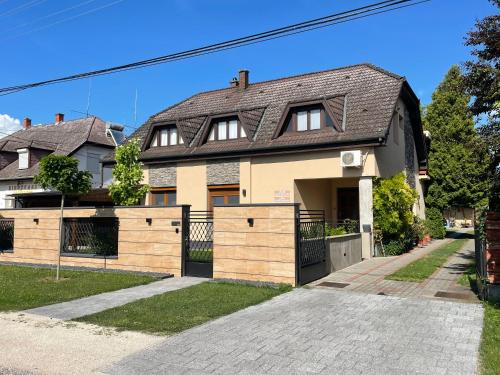 Balaton Apartmanhaz – khách sạn tại Zamardi