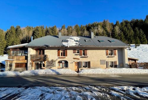 Appartement Familial Vue Montagne & Jardin Privé (Appartement Familial Vue Montagne & Jardin Prive) in Lelex
