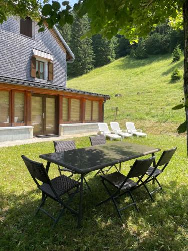 Appartement Familial Vue Montagne & Jardin Privé (Appartement Familial Vue Montagne & Jardin Prive) in Lelex