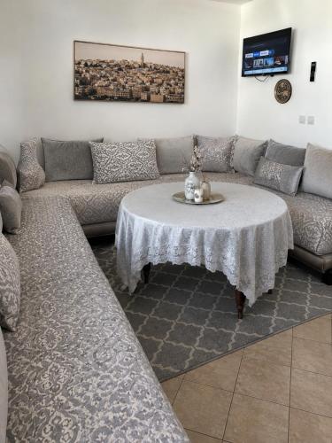 2km from fes airport – khách sạn tại Residence Riad