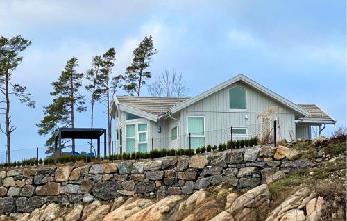 . 3 Bedroom Beautiful Home In Færvik