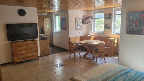 Guestroom, FeWo Berg - Ravensburg - Bodensee in Berg (Baden-Wurttemberg)