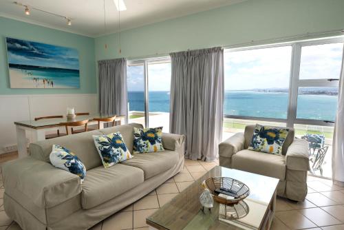 'Bikini Views' Private One Bedroom Suite for 2 with Sunny Veranda - image 4