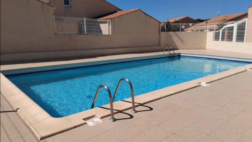 Pavillon Climatisé dans résidence avec Terrasse & Piscine , plage proche