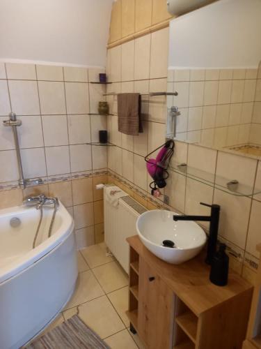Vannituba, Dom z Tarasem i Ogrodem in Slawno