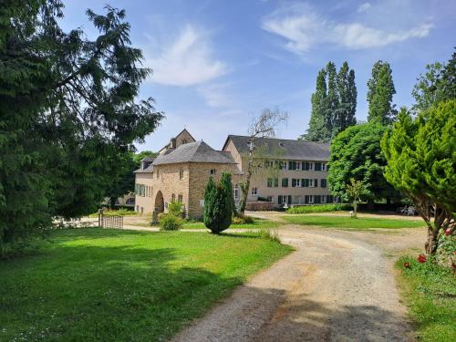 Hôtellerie Abbaye Port du Salut (Hotellerie Abbaye Port du Salut) in Nuille-sur-Vicoin