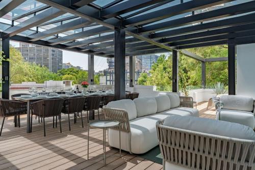 Spacious Group Getaway with Private Terrace and Grill