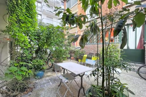 Charming house near Buttes-Chaumont - image 7