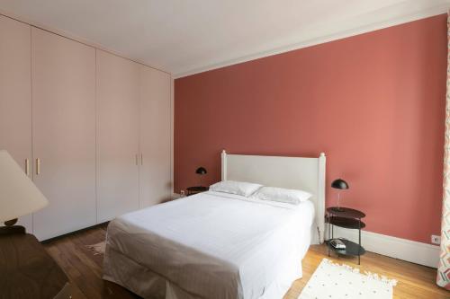 The Refined Parisian - image 9