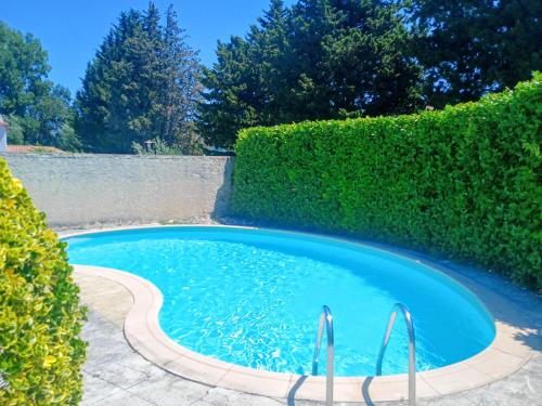 Maison Escapade et jardin à 5 minutes du centre avec piscine et parking - à 2 pas du Partage des eaux