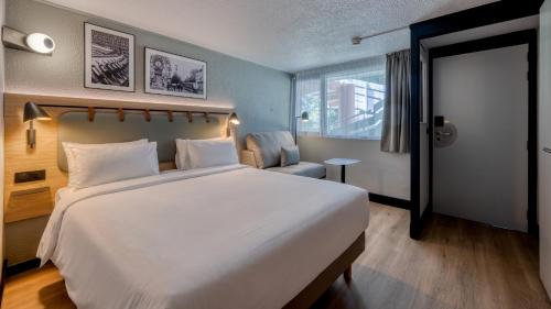 Hotel Campanile Bordeaux Ouest - Le Bouscat — hotel in 128, Route du Medoc, Le Bouscat FR, 33110