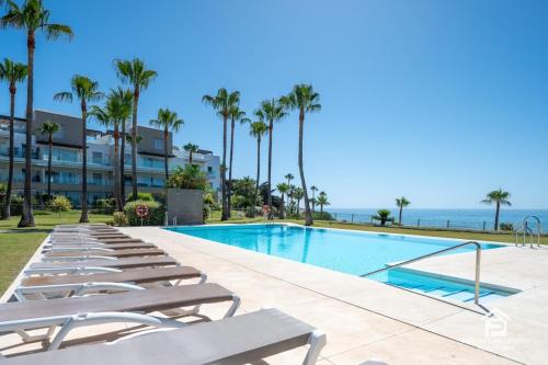 Horizon Beach Frontline 2BR with Terrace & Garage