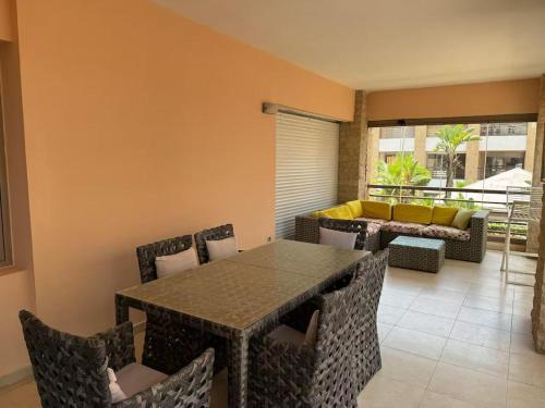 High standing apartment - Pool & Beach 2 min away in 시디 부크나델