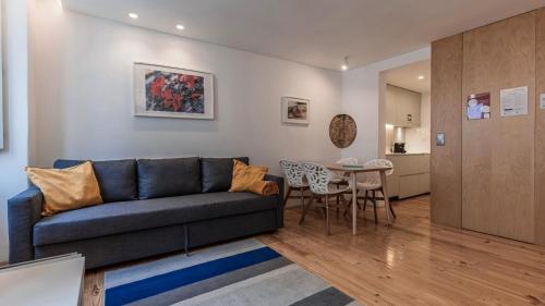Wood and Marble 1BDR Apartment by LovelyStay, Лиссабон