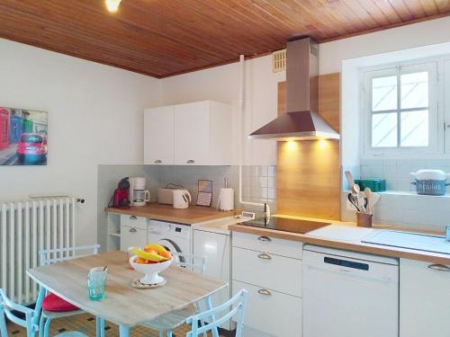Konyha, Holiday Home Le Village by Interhome in Meuvaines