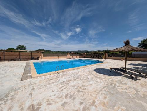Maison centre Goudargues Jardin Piscine partagee in Goudargues