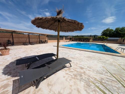 Maison centre Goudargues Jardin Piscine partagee in Goudargues