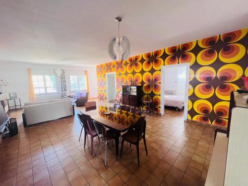 Quartos, Gîte le Cèdre bleu avec SPA (Gite le Cedre bleu avec SPA) in Saint-Martin-les-Melle