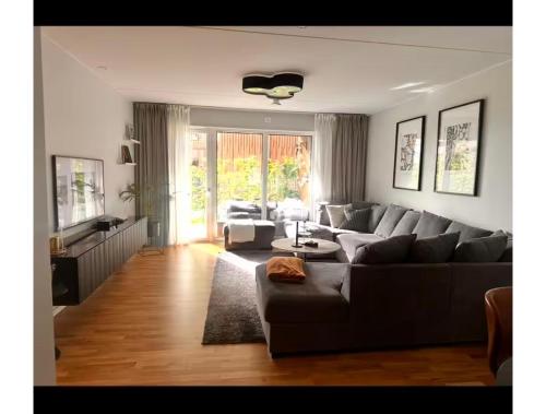 Apartment in Hyllie Emporia, free parking in 힐리에