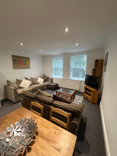 No 4 AT SANDRINGHAM - LARGE 2 BED NEAR SEFTON PARK, Liverpool