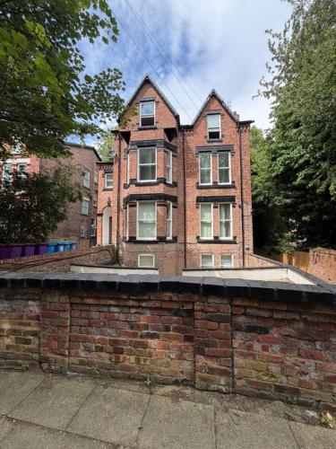 No 4 AT SANDRINGHAM - LARGE 2 BED NEAR SEFTON PARK, Liverpool (photo 6)