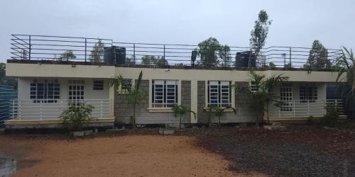 Félix Square Furnished Apartments Bondo