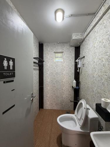 Doccia, 5 Minutes Away Airport Lodge in Kepayan