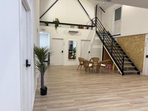 Comoditats, Hostal NV Palacio Congresos in Carretera de Cadiz
