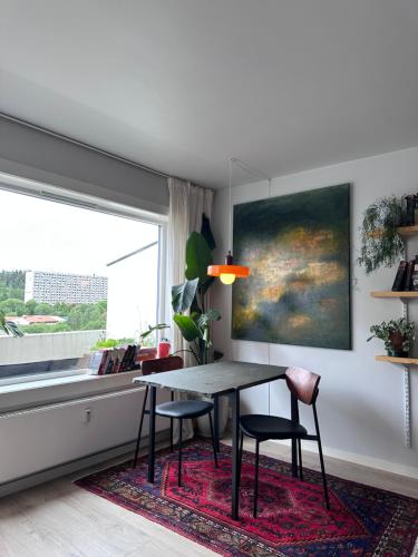 Modern apartment with forest view, close to the subway in Bjerke