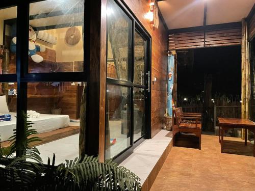 Baanmon Camping บ้านม่อนแค้มปิ้ง ร่อนพิบูลย์ นครศรีธรรมราช in Ron Phibun