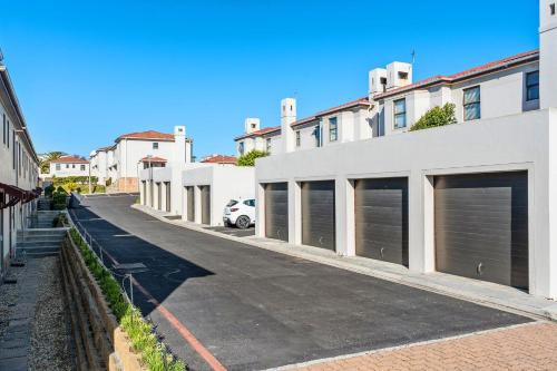 42 Kronenbosch at West Beach - main image