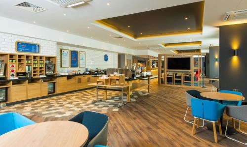 Restaurant, Holiday Inn Express Bicester By IHG in Chesterton